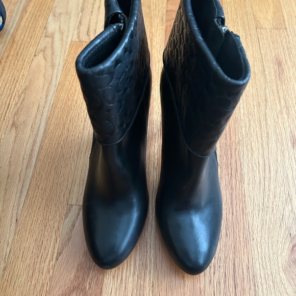 Coach Heel - Picture 3 of 4